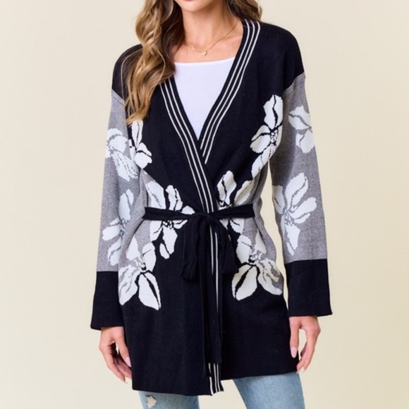New nwt ON BLUE BLACK WHITE SWEATER CARDIGAN S M L - Picture 2 of 4